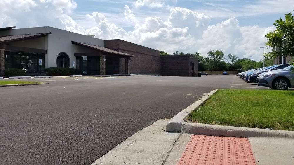 Auto Dealer / Service Facility: 6420 Joliet Rd, Countryside, IL 60525